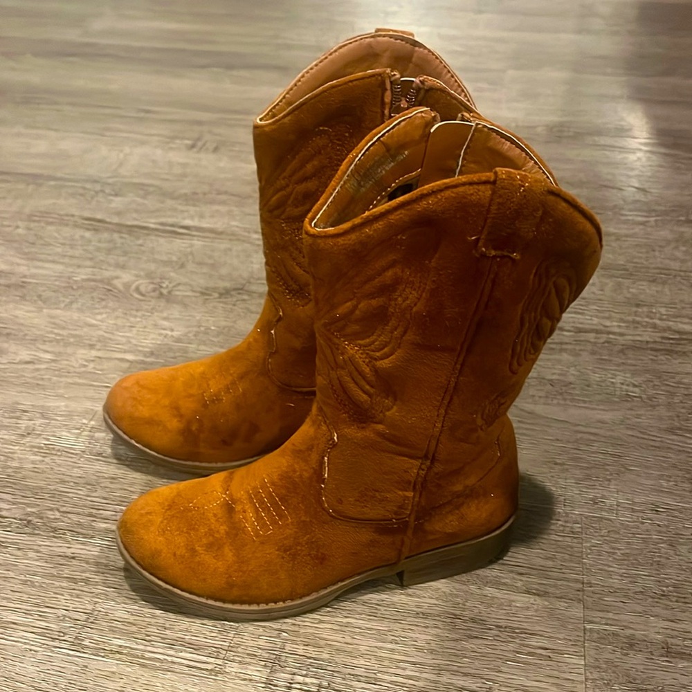 Madden girl camel suede cowgirl boots size 2